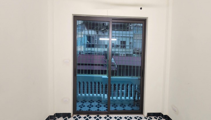 Cho thuê nhà Mặt Phố Nguyễn Đức Cảnh, KD đỉnh, 40m2, 4 tầng, 4 ngủ, 15 Triệu